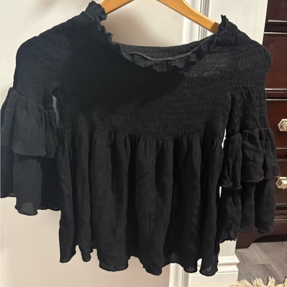 Chic Black Ruffled Women's Blouse - Picture 1 of 6